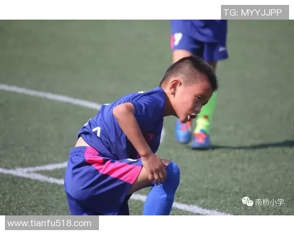 刘秀英独家揭秘足球技巧与心得分享助你提升球技与战术理解 刘秀英独家揭秘足球技巧与心得分享助你提升球技与战术理解