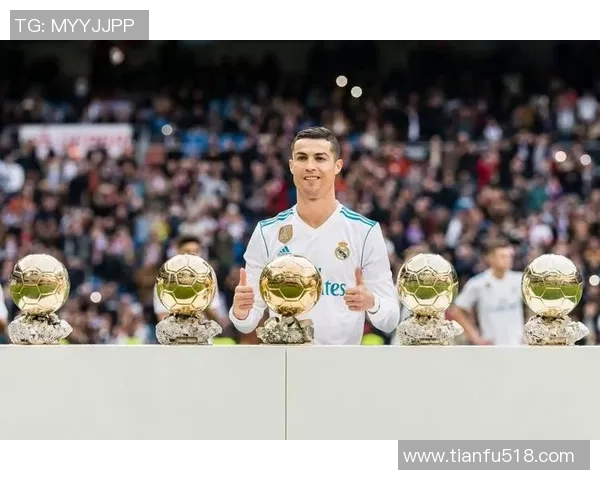 光头足球明星的传奇人生与赛场风采揭秘,十位球星的故事与成就分享 光头足球明星的传奇人生与赛场风采揭秘,十位球星的故事与成就分享