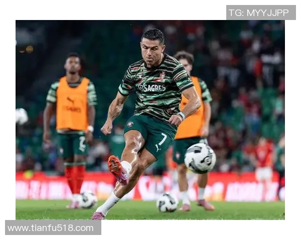 C罗薪资揭秘：足球明星背后的收入与商业价值分析