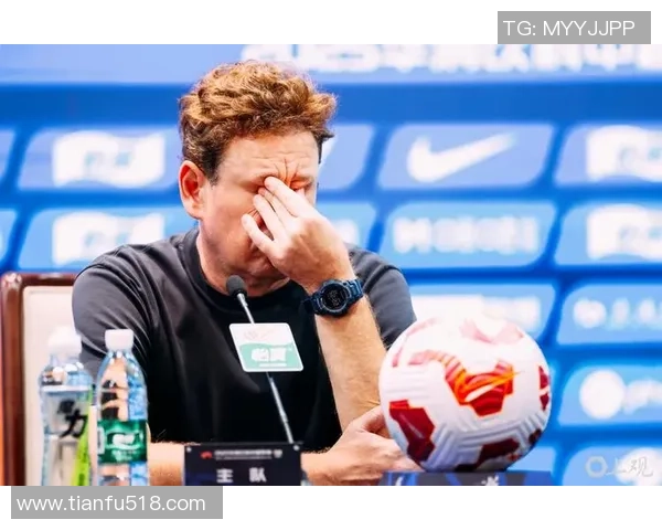 足球明星因视网膜脱落面临职业生涯危机球迷们心痛不已 足球明星因视网膜脱落面临职业生涯危机球迷们心痛不已